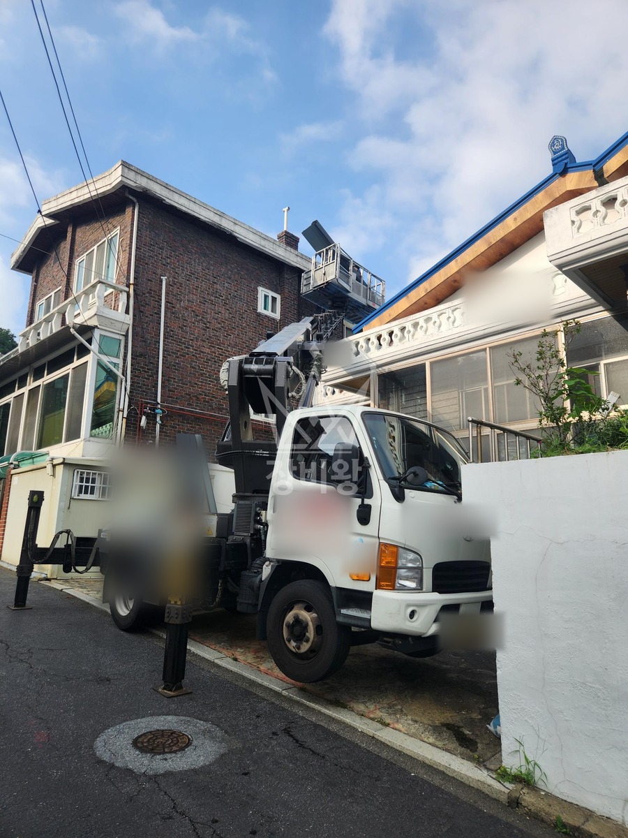 서울 구로구 오류동 2.5톤 스카이차 천장페인트작업 작업사진 3