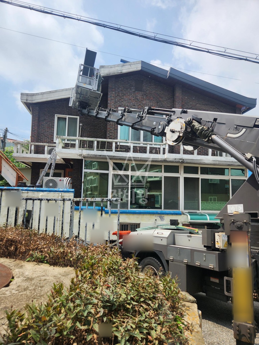 서울 구로구 오류동 2.5톤 스카이차 천장페인트작업 작업완료사진 1