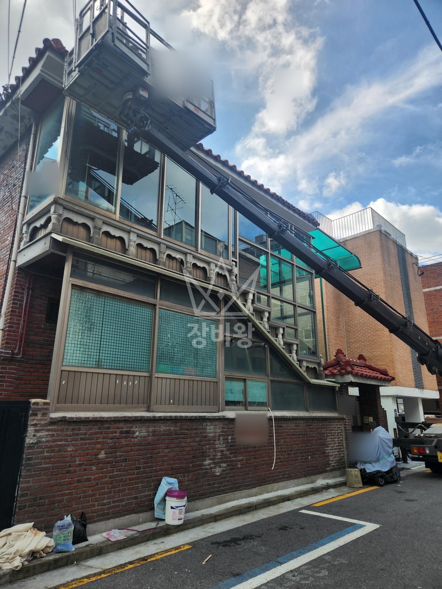 서울 도봉구 방학동 2.5톤 스카이차 가정집 도색작업 작업완료사진 1