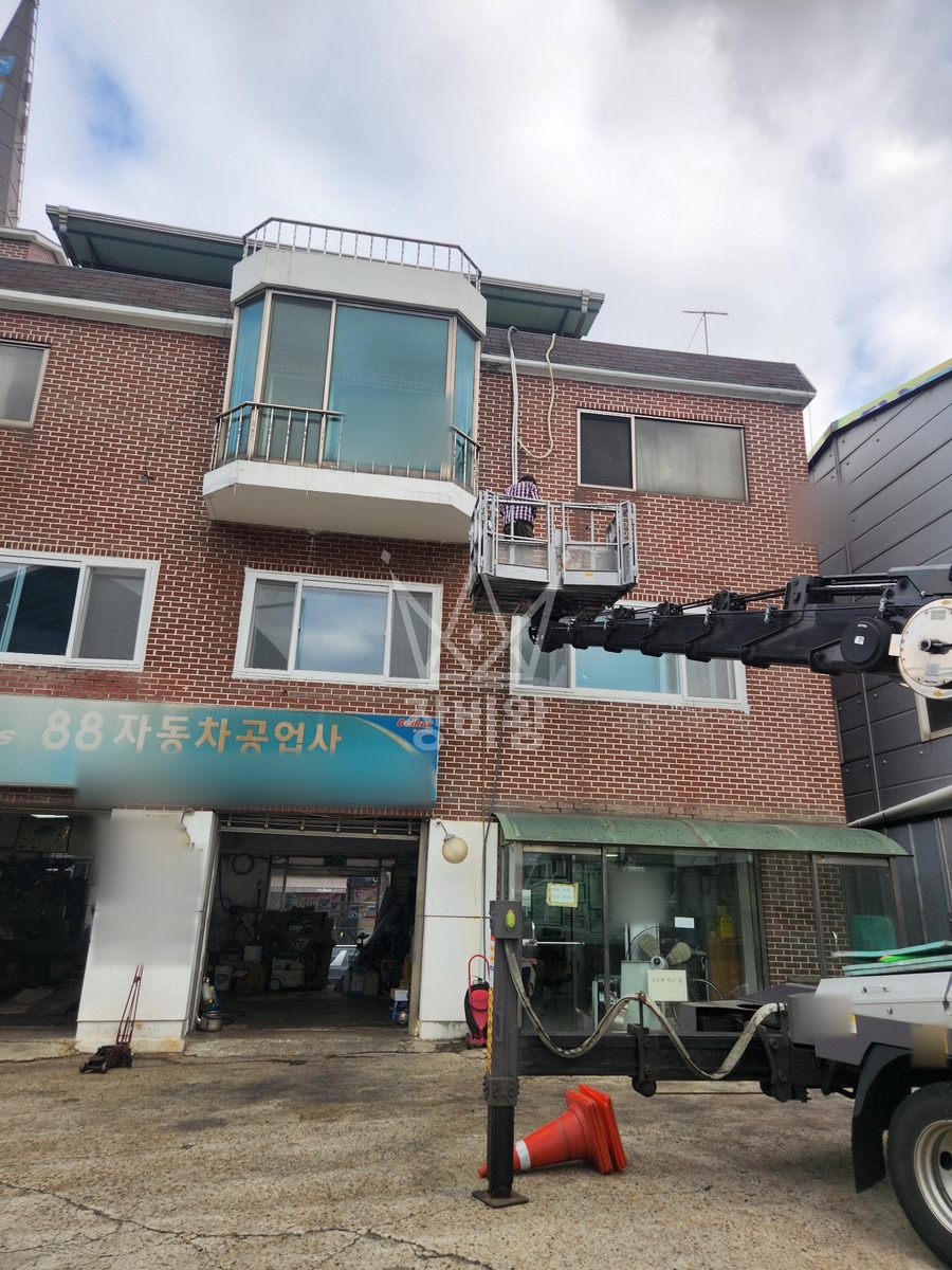 서울 광진구 광장동 2.5톤 스카이차 실리콘 작업사진 2