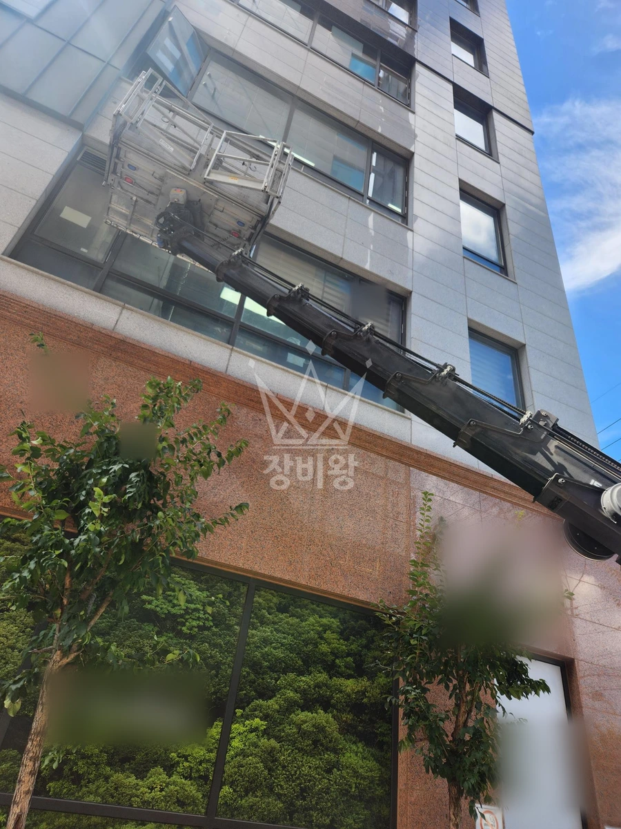 서울 영등포구 대림동 2.5톤 스카이차 덕트배관 작업사진 3