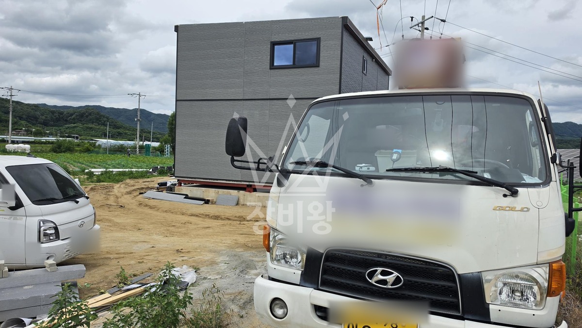 경북 상주시 청리면 3.5톤 스카이차 2층 외벽실리콘작업 작업완료사진 1