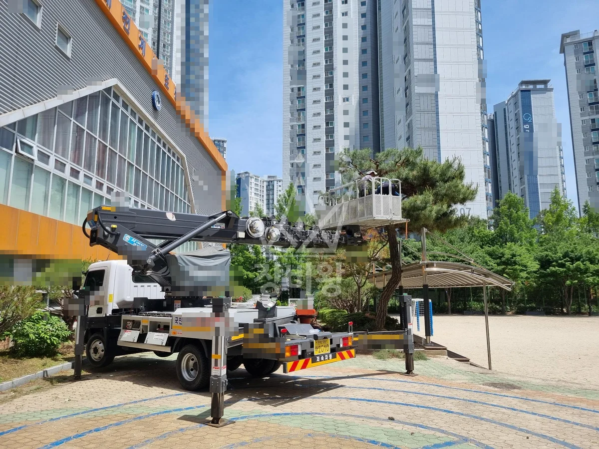 대전 유성구 계산동 3.5톤 스카이차 소나무전지 작업사진 1