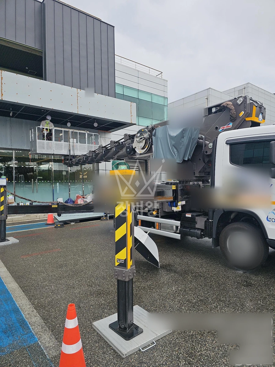 충북 음성군 대소읍 3.5톤 스카이차 외벽 하지판낼 작업사진 3