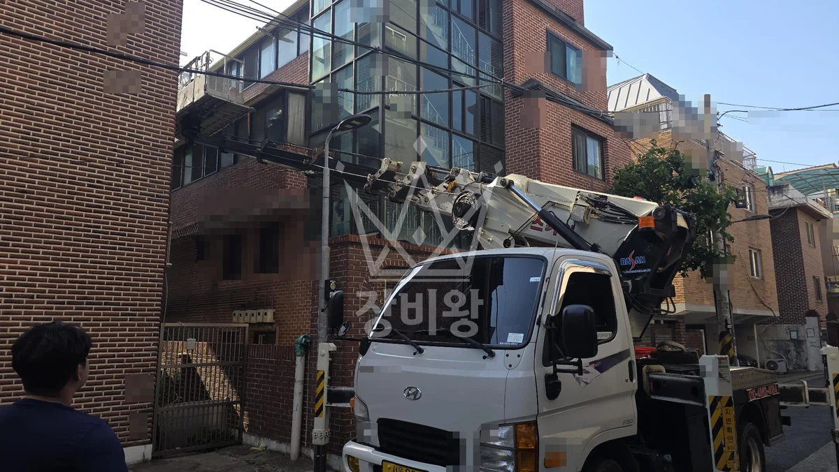 서울 동작구 사당동 2.5톤 스카이차 지붕작업 작업사진 3