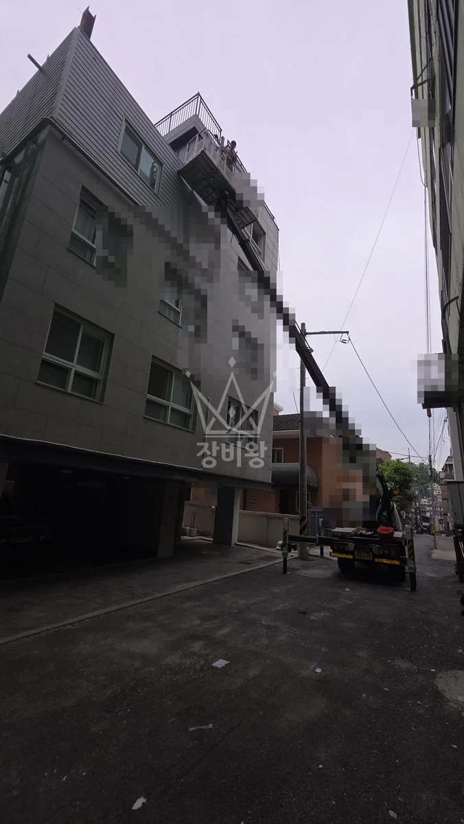 서울 은평구 불광동 2.5톤 스카이차 5층 판낼/우수관연결 작업사진 3