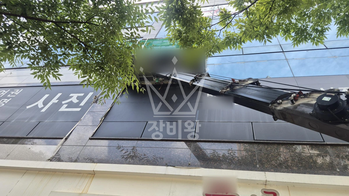 경기 수원시 영통구 신동 1톤 스카이차 유리교체 작업사진 1