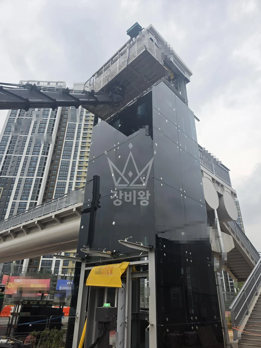 대전 유성구 용계동 3.5톤 스카이차 엘리베이터 유리설치 작업사진 1