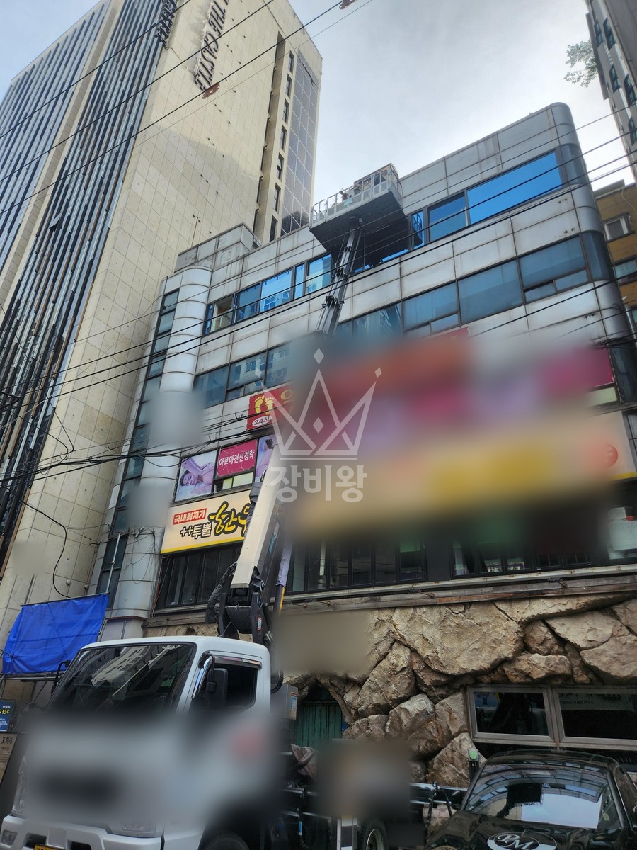 서울 송파구 방이동 3.5톤 스카이차 5층간판작업 작업사진 3