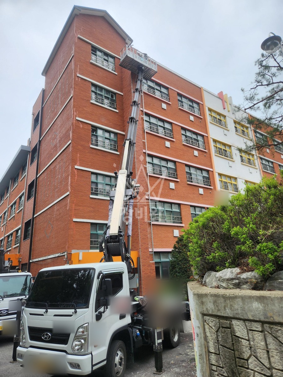 경기 남양주시 평내동 3.5톤 스카이차 외부 인방 안전커버 작업 작업사진 2
