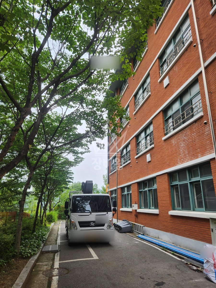 경기 남양주시 평내동 3.5톤 스카이차 외부 인방 안전커버 작업 작업완료사진 1