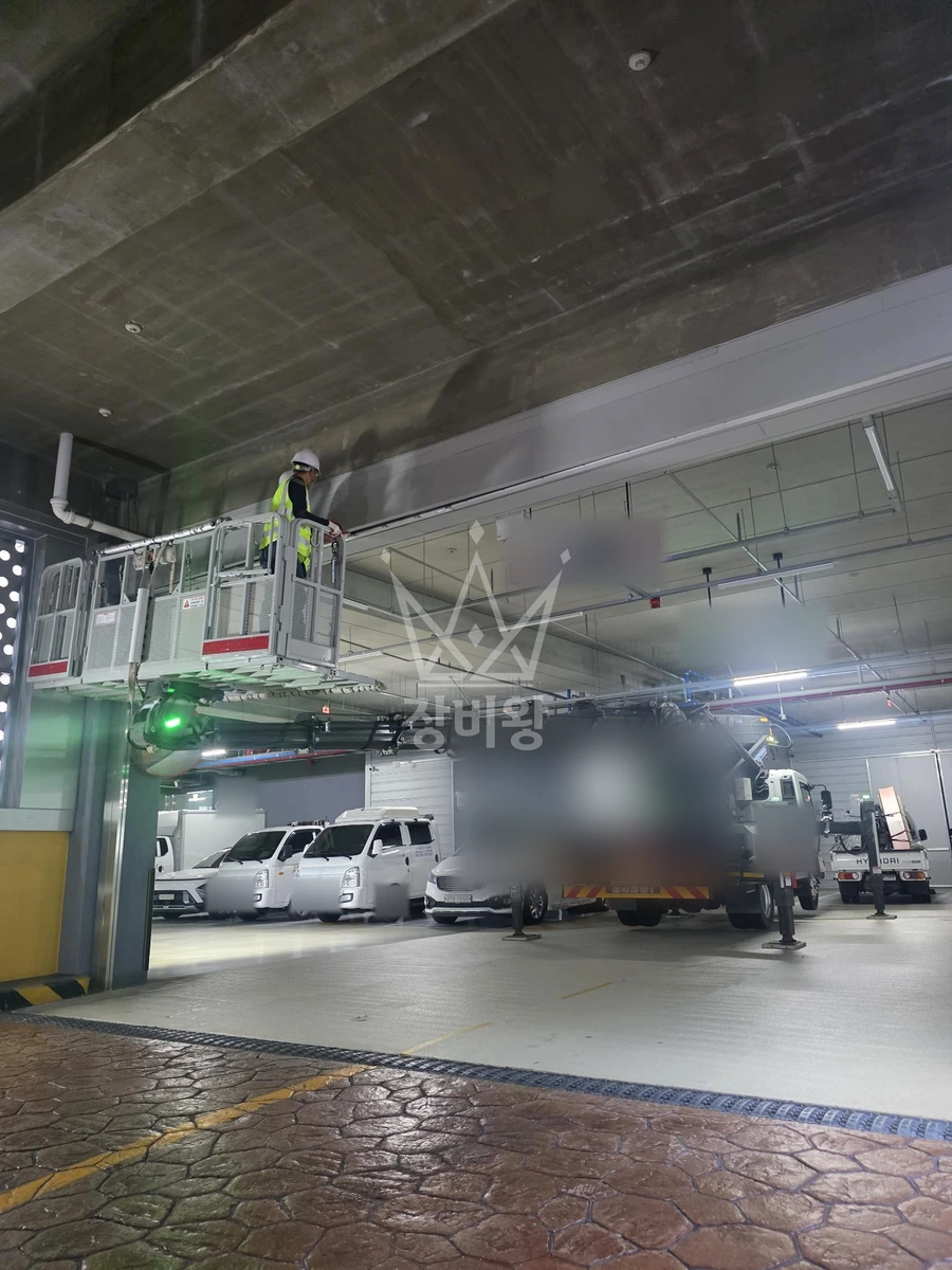 인천 서해구 청라동 3.5톤 스카이차 실내 벽체작업 작업사진 3