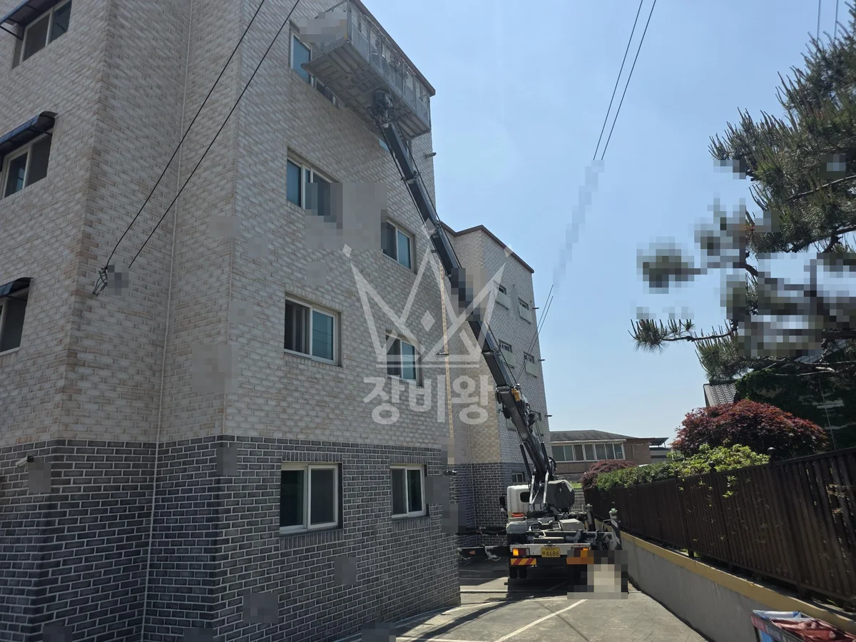 경기 고양시 일산동구 3.5톤 스카이차 외벽타일 작업 작업사진 1