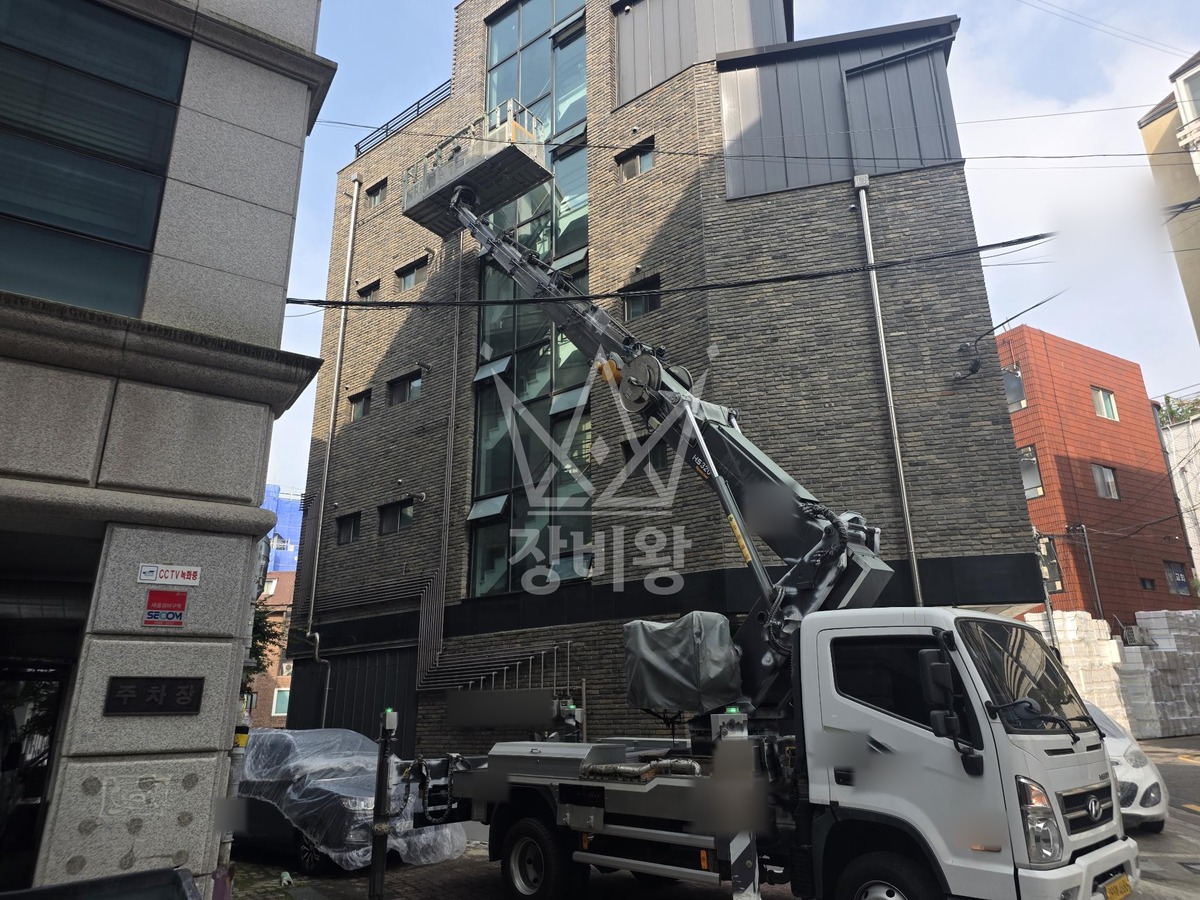 서울 송파구 가락동 3.5톤 스카이차 외벽페인트 작업사진 2