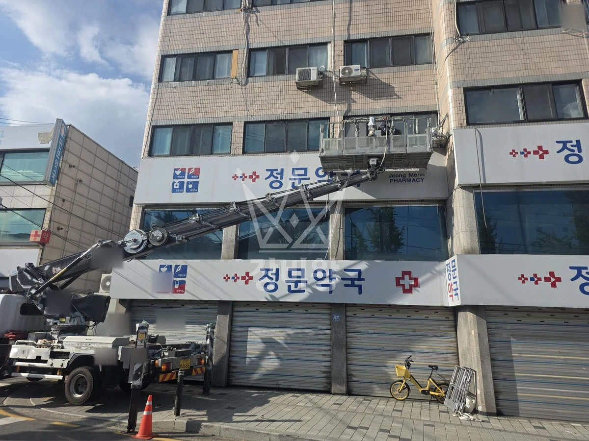 서울 강동구 둔촌동 3.5톤 스카이차 실리콘/외부호수정리 작업사진 2