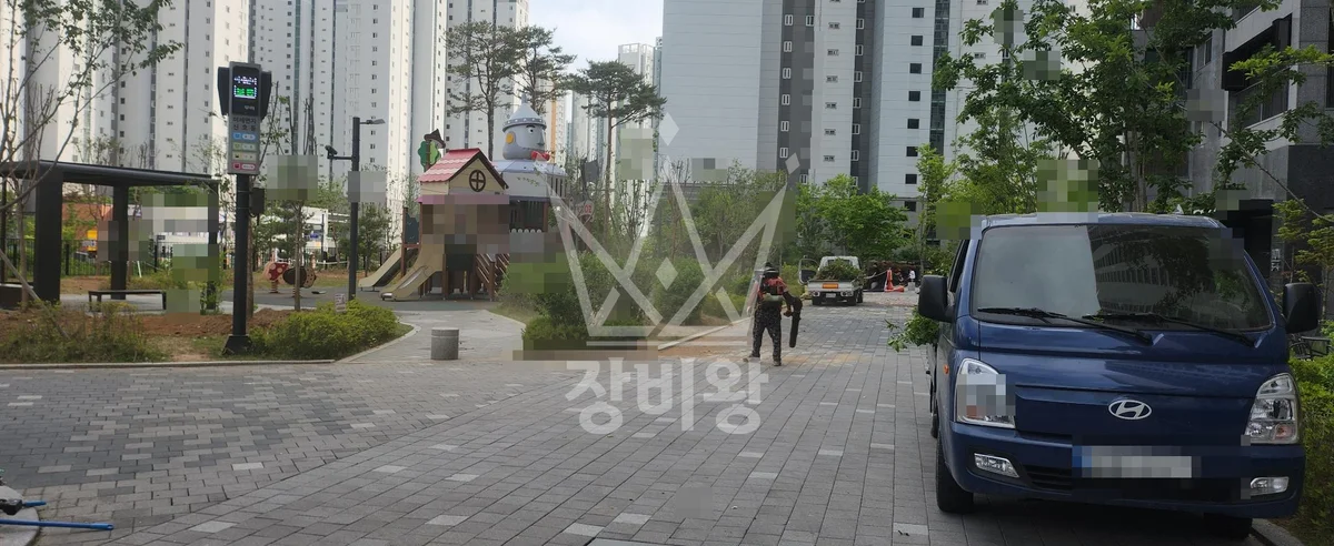 충북 청주시 상당구 포크레인(굴착기) 아파트내 수목 식재 작업완료사진 1