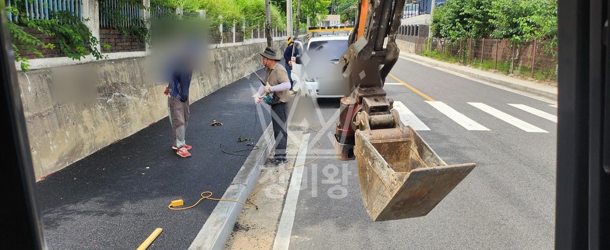 충북 옥천군 옥천읍 포크레인(굴착기) 나무뿌리제거 작업완료사진 1