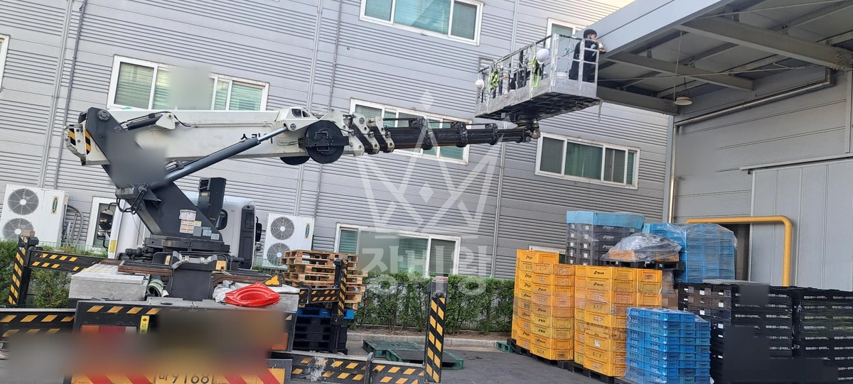 인천 검단구 오류동 3.5톤 스카이차 공장에 어닝설치 작업사진 3