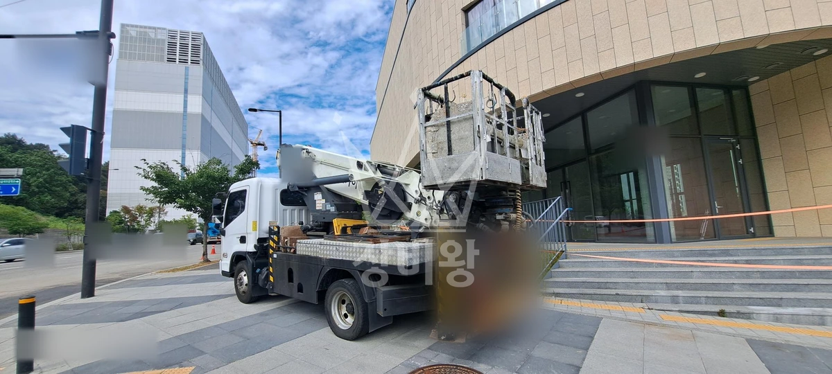 경기 고양시 덕양구 향동동 3.5톤 스카이차 실리콘코킹 작업완료사진 1