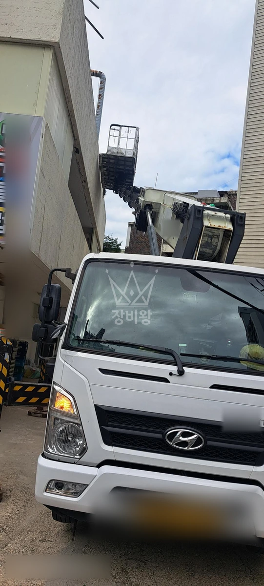 인천 남동구 남촌동 3.5톤 스카이차 간판철거/책상내림 작업사진 3