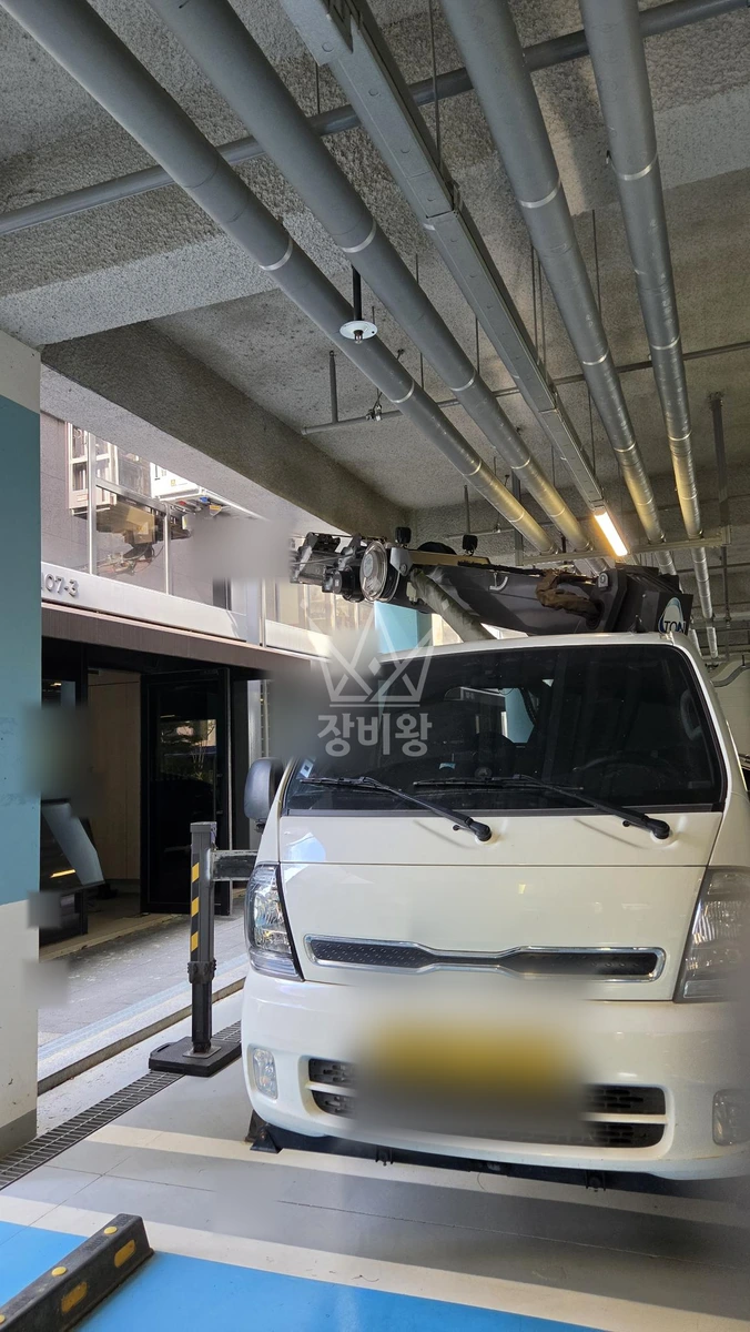 세종특별자치시 해밀동 1톤 스카이차 2층높이 빗물받이 우수관 작업 작업사진 1