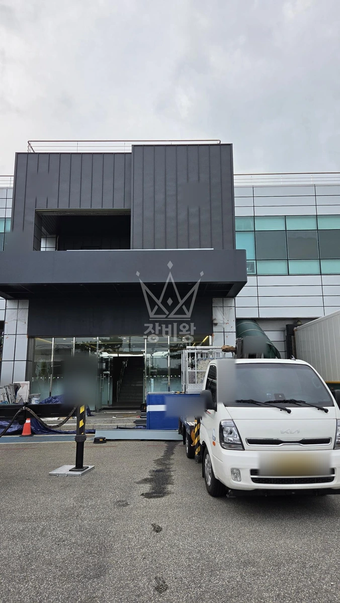 충북 음성군 대소읍 1톤 스카이차 외벽 하지판낼 작업완료사진 1