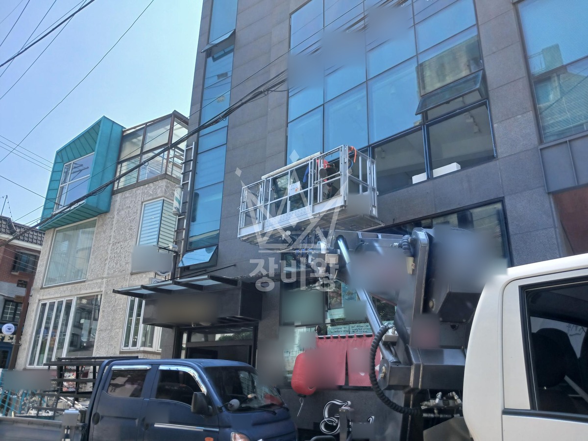 서울 마포구 상수동 1톤 스카이차 유리교체작업 작업사진 1