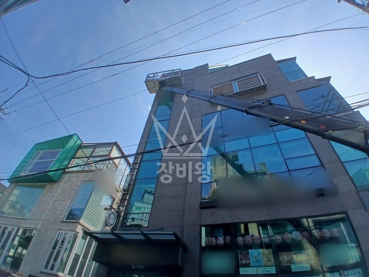 서울 마포구 상수동 1톤 스카이차 유리교체작업 작업사진 3