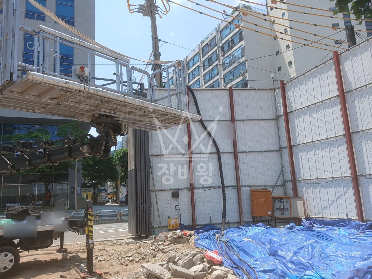서울 성동구 성수동2가 1톤 스카이차 휀스보수작업 작업사진 2