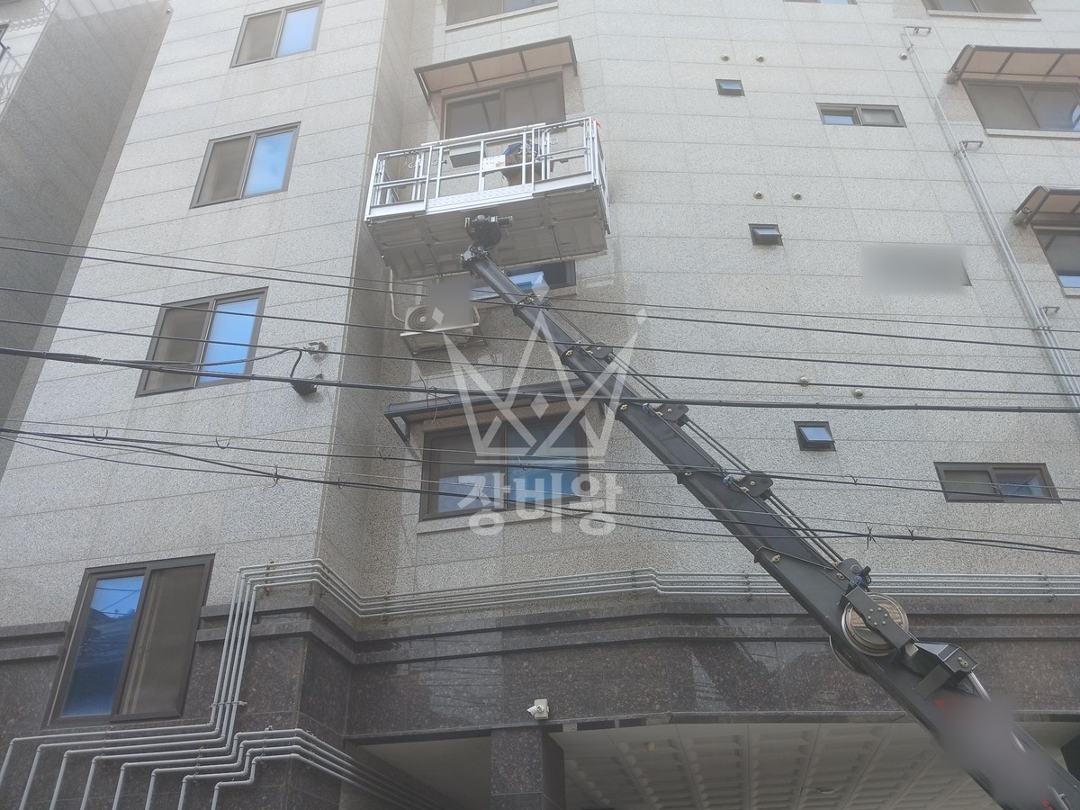 서울 강동구 암사동 1톤 스카이차 3층캐노피 수리 작업사진 1