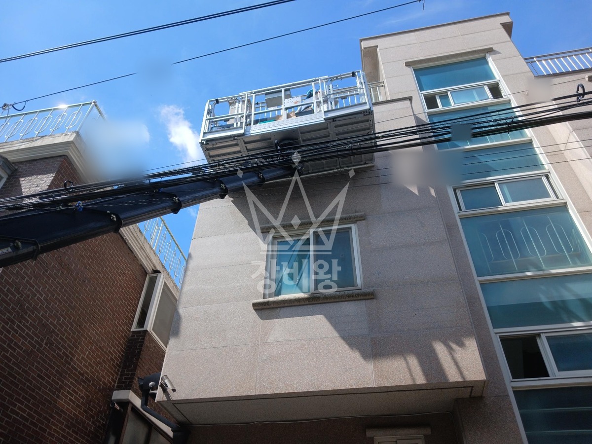 서울 성북구 석관동 1톤 스카이차 외부실리콘코킹 작업사진 1
