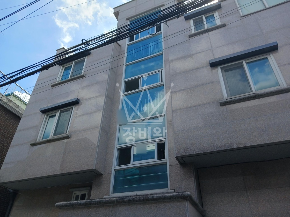 서울 성북구 석관동 1톤 스카이차 외부실리콘코킹 작업완료사진 1