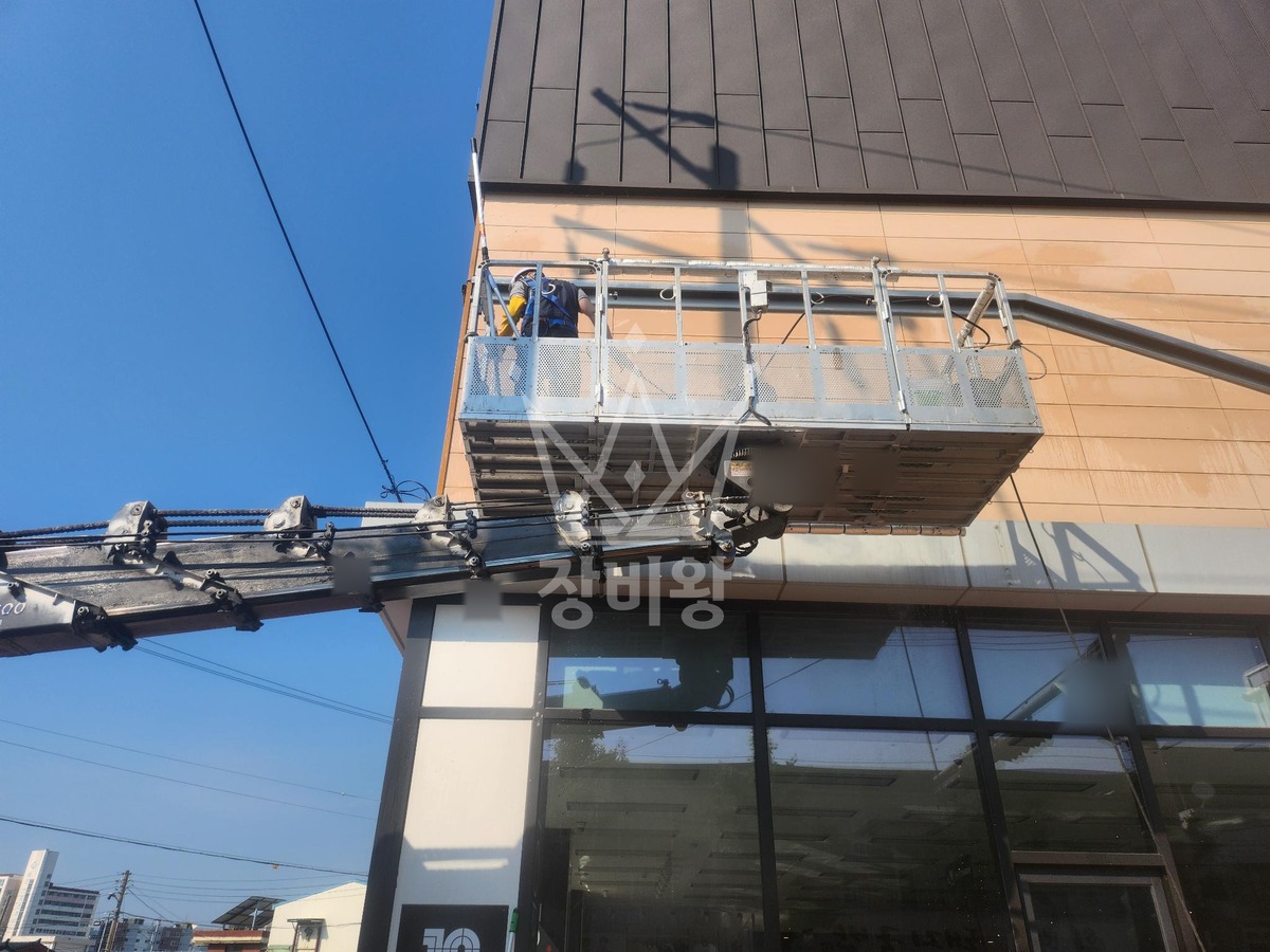 경북 영주시 영주동 3.5톤 스카이차 외벽청소 작업사진 1