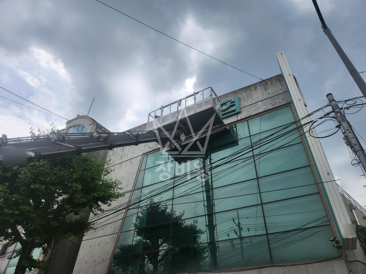 경북 안동시 평화동 3.5톤 스카이차 간판 작업사진 1