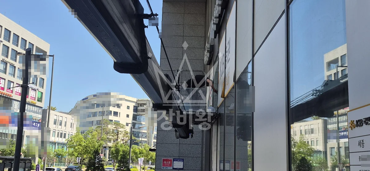 세종시 어진동 530 3.5톤 스카이차 시트지 작업 작업사진 2