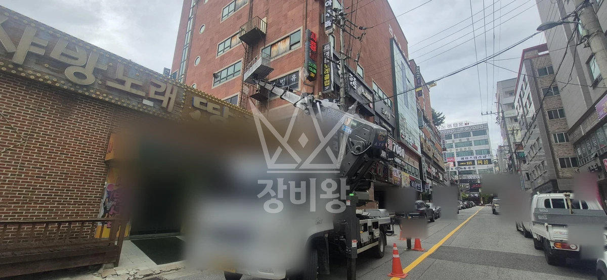 충남 천안시 서북구 성정동 3.5톤 스카이차 에어컨 실외기 철거 및 설치 작업사진 1