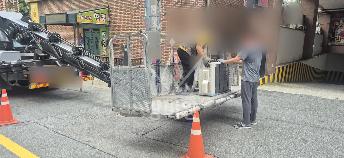 충남 천안시 서북구 성정동 3.5톤 스카이차 에어컨 실외기 철거 및 설치 작업사진 3