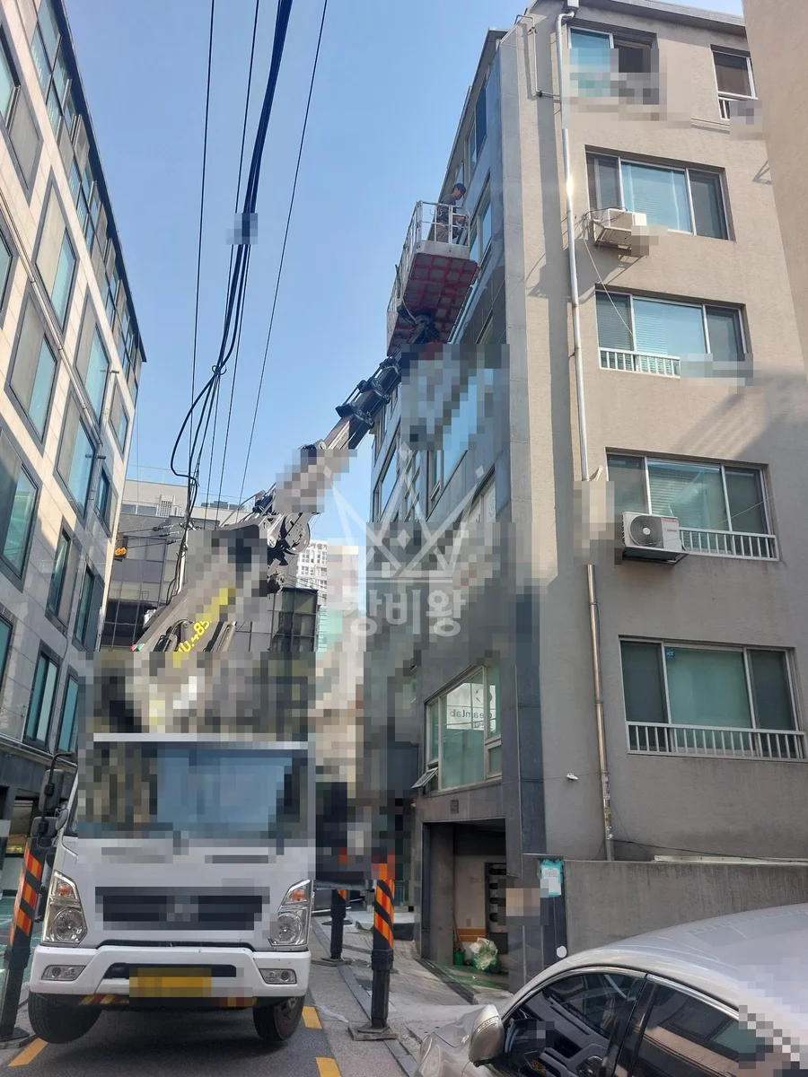 서울 강남구 역삼동 3.5톤 스카이차 창문 실측 작업사진 2