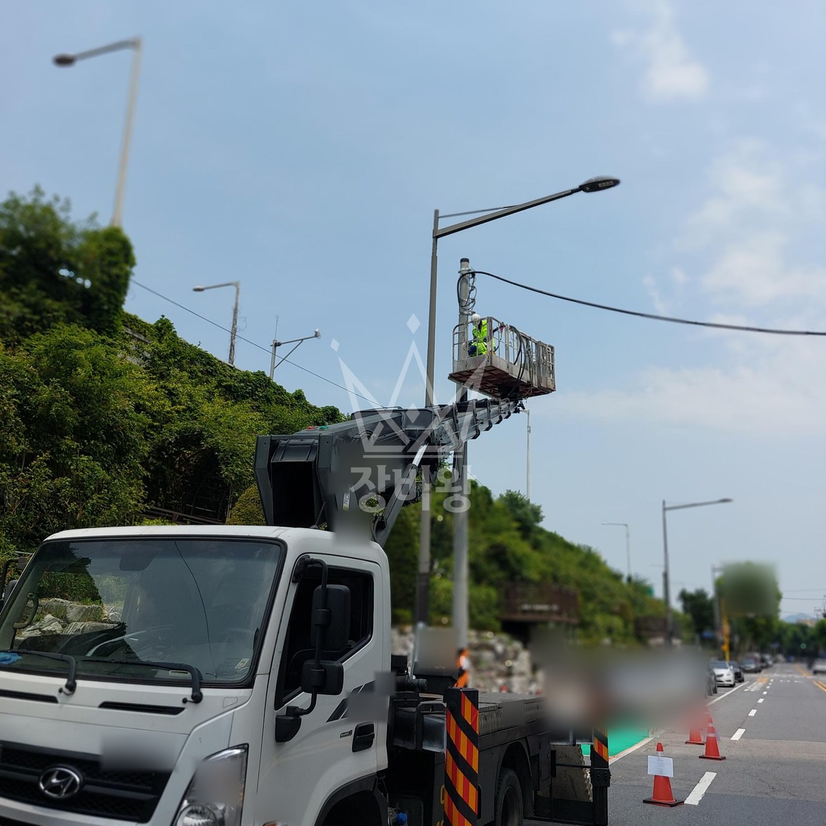 서울 중랑구 묵동 3.5톤 스카이차 전신주 케이블작업 작업사진 2