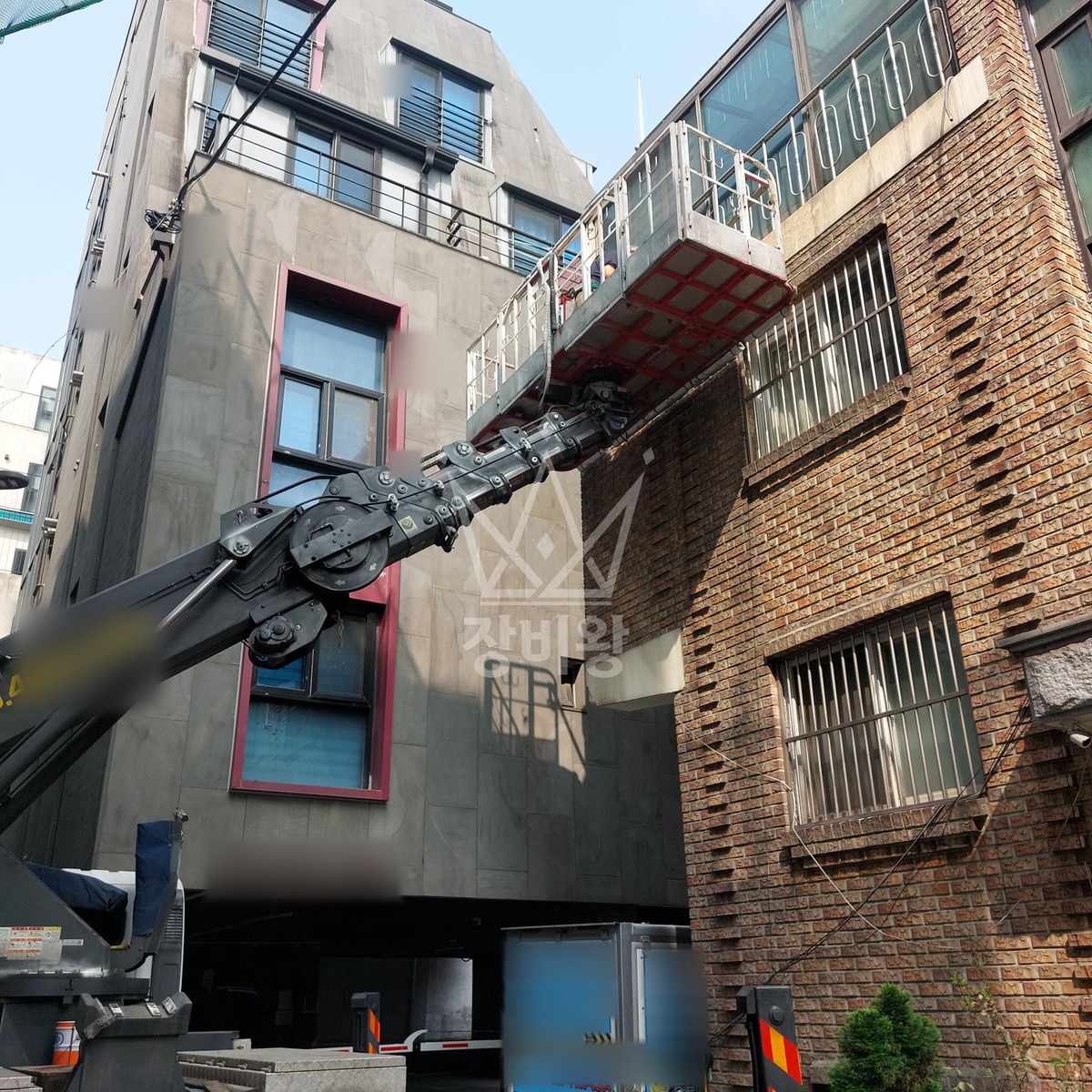서울 강남구 논현동 3.5톤 스카이차 외벽보수 작업사진 3