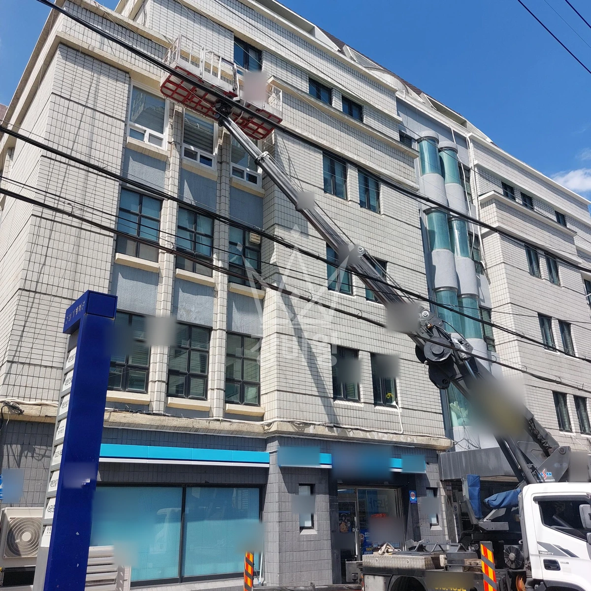 서울 서초구 서초동 3.5톤 스카이차 외벽방수작업 작업사진 1
