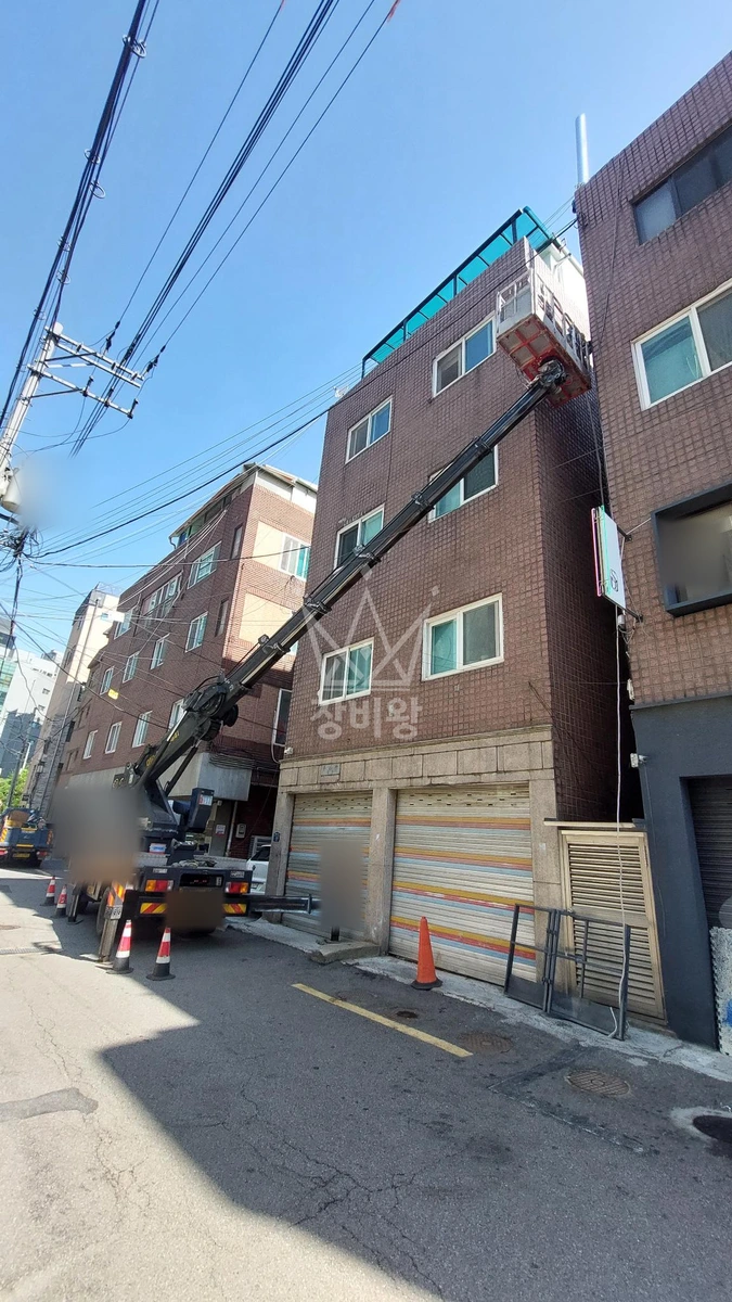 경기 광명시 소하동 3.5톤 스카이차 지붕 천창 실리콘 작업 작업완료사진 1