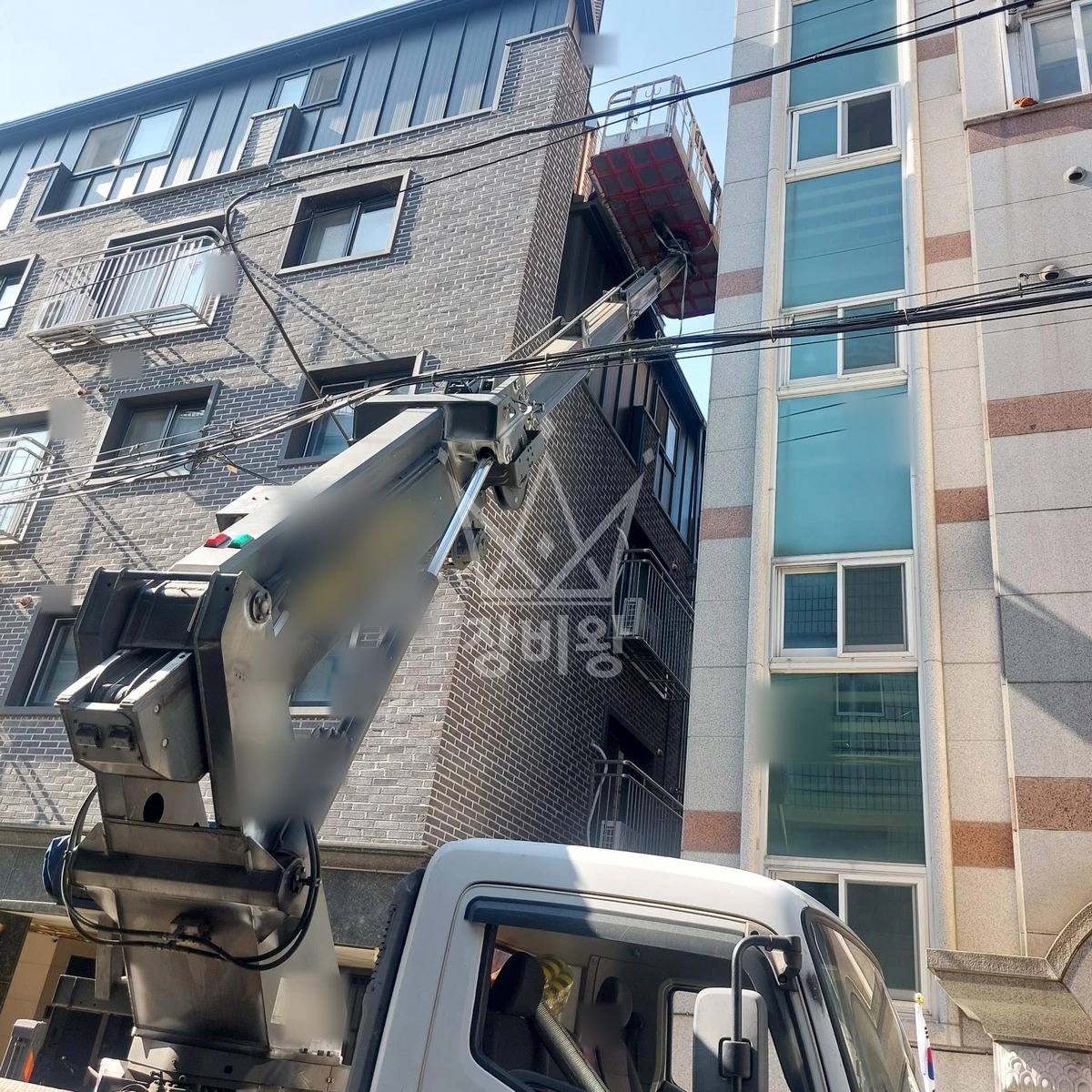 서울 마포구 용강동 3.5톤 스카이차 코킹, 갈바 작업사진 3