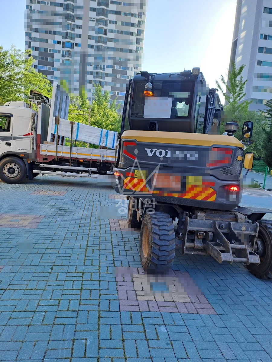경기 성남시 분당구 포크레인(굴착기) 작업 현장 도착사진