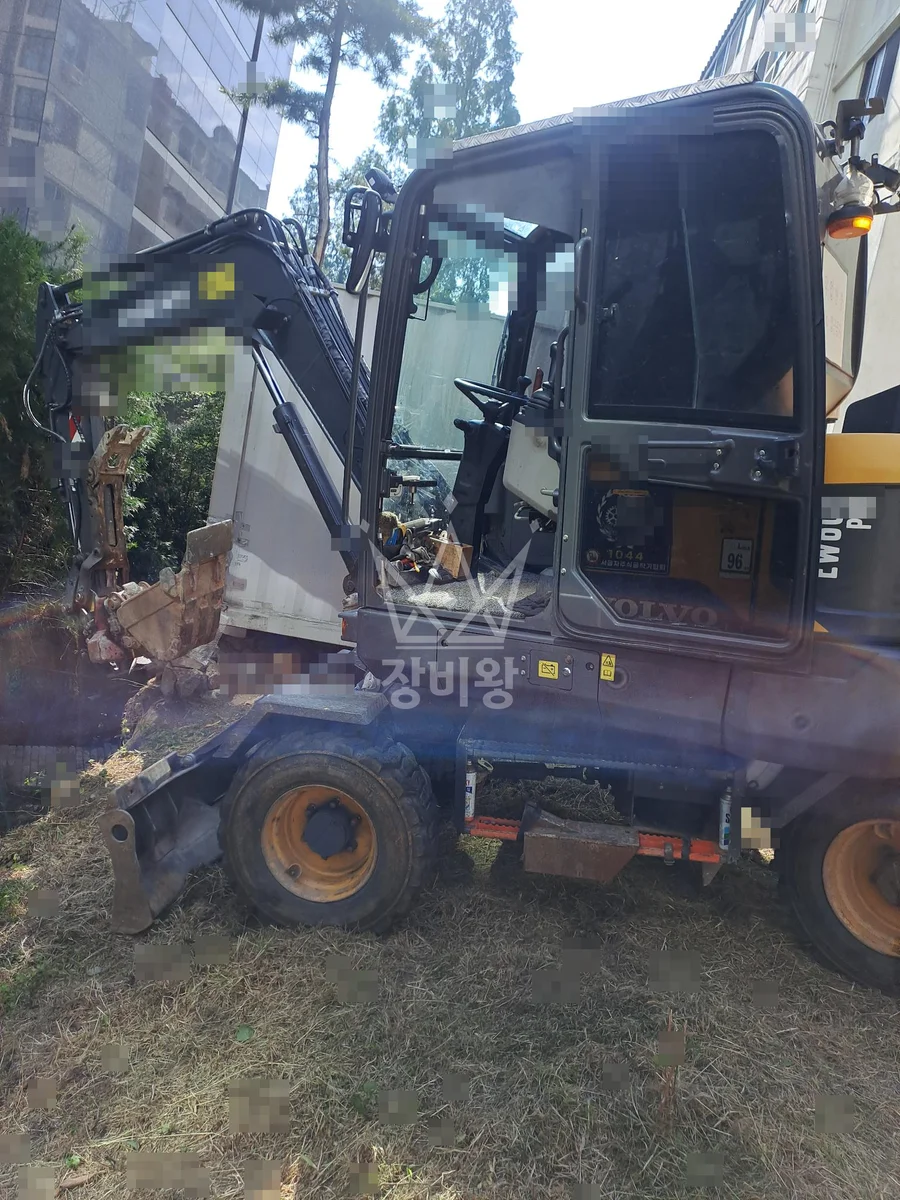 서울 강남구 개포동 포크레인(굴착기) 담장 철거 및 컨테이너 이동 작업사진 3