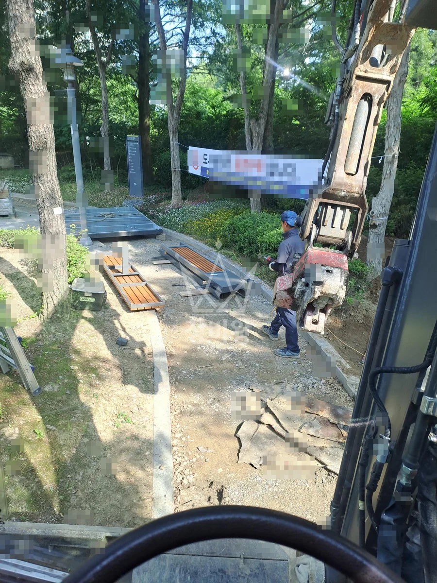 경기 용인시 수지구 포크레인(굴착기) 파고라설치 작업사진 1