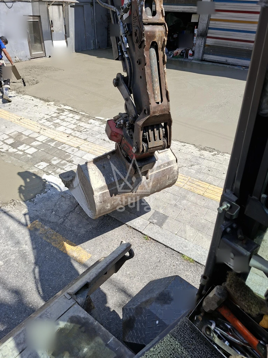 경기 성남시 중원구 중앙동 포크레인(굴착기) 공구리 / 평탄작업 작업사진 1