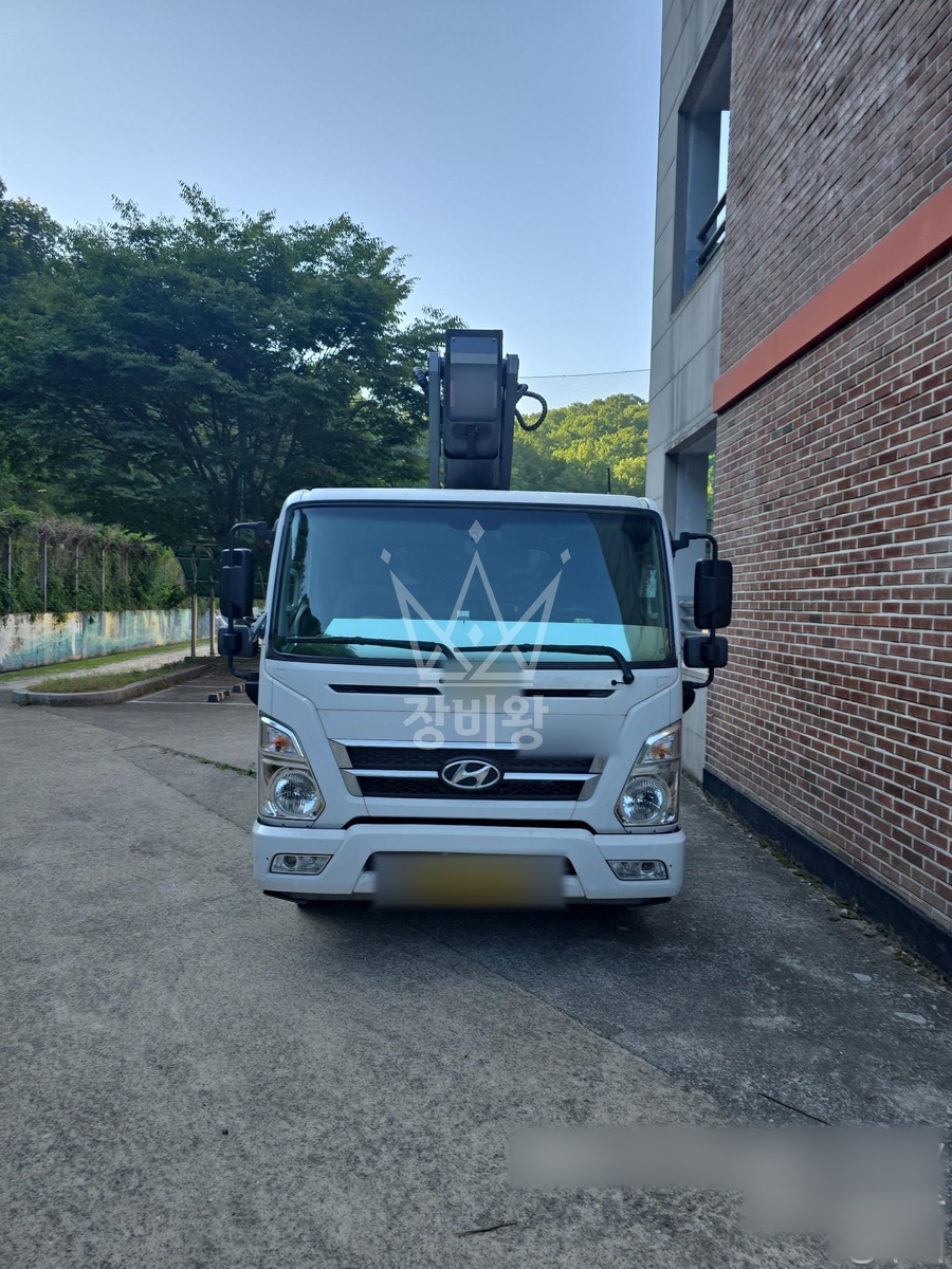 경기 광주시 송정동 3.5톤 스카이차 외부 인방 안전커버 작업 / 2대작업 작업사진 1