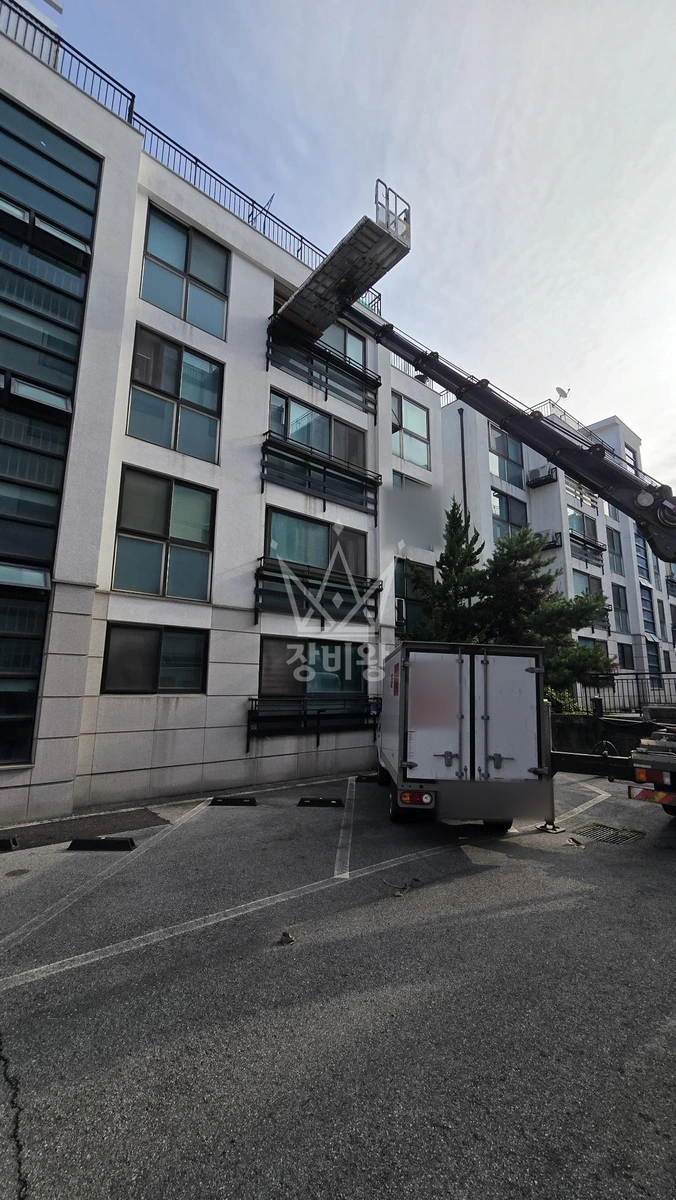경기 광주시 신현동 3.5톤 스카이차 쇼파1개-4층이동 작업사진 1