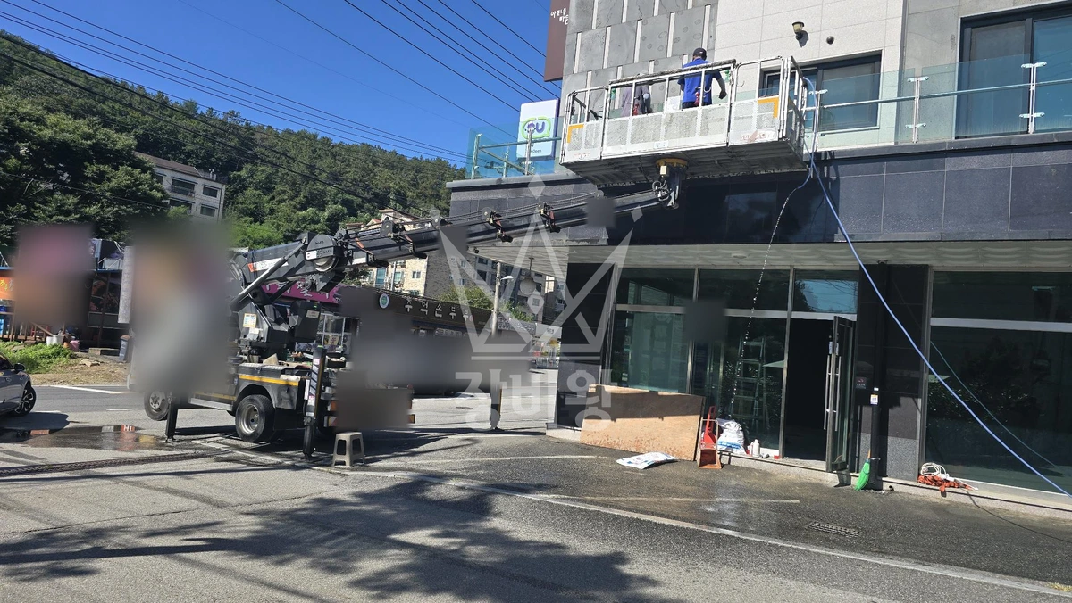 경기 광주시 목현동 3.5톤 스카이차 닥트 및간판철거 작업사진 3